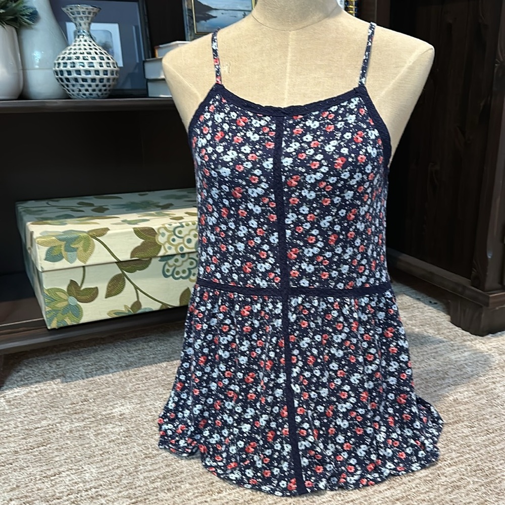 American Eagle | Floral Tank Top Crochet Trim S